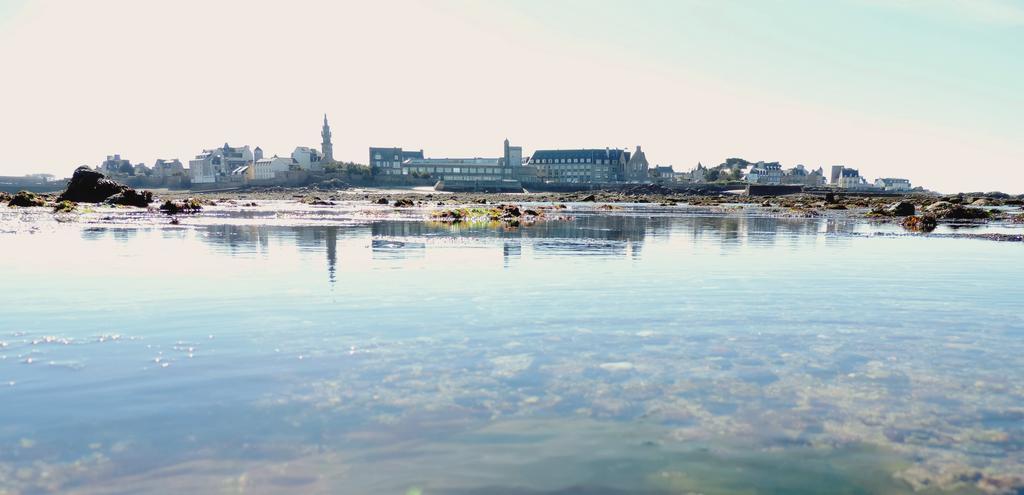 Hôtel Aux Tamaris - Vue Mer Roscoff Exterior foto
